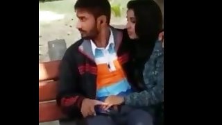 desi cool girlfriend suking cock in park